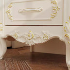 Comodino Famapy Shabby Chic Bianco con Doppi Cassetti e Dettagli Dorati, Intarsi Decorati, Tavolino, Elegante Contenitore per la Camera da Letto
