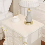 Comodino Famapy Shabby Chic Bianco con Doppi Cassetti e Dettagli Dorati, Intarsi Decorati, Tavolino, Elegante Contenitore per la Camera da Letto
