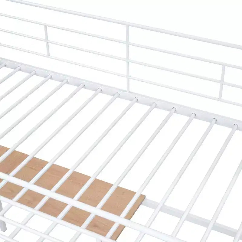 Letto a soppalco in metallo con scrivania e rete metallica, elegante letto con struttura in metallo con scaletta laterale portaoggetti e armadio