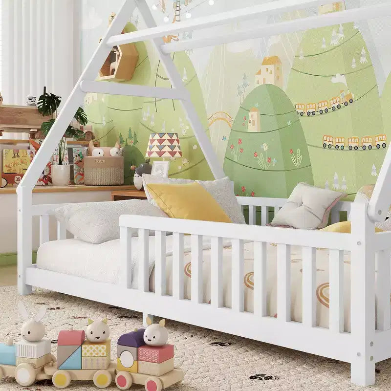 Letto a capanna gemello Whisen con luce, letto a capanna basso con recinzione e tetto, design di sicurezza