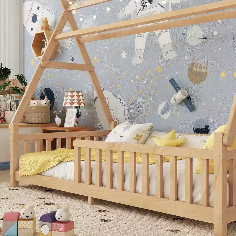 Letto a capanna gemello Whisen con luce, letto a capanna basso con recinzione e tetto, design di sicurezza
