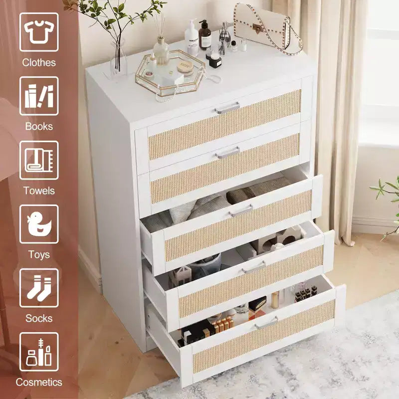 Comò a 5 cassetti in rattan per camera da letto, cassettiera alta 120 cm con prese elettriche, cassettiera in legno con maniglie in metallo per soggiorno e cabina armadio