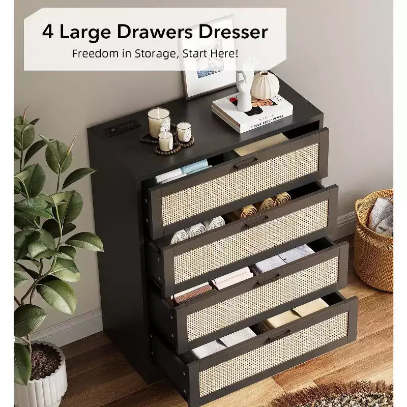 Comò a 5 cassetti in rattan per camera da letto, cassettiera alta 120 cm con prese elettriche, cassettiera in legno con maniglie in metallo per soggiorno e cabina armadio