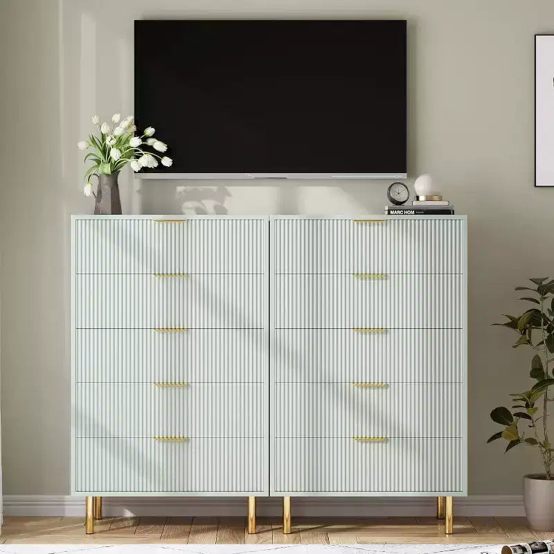 Cassettiera moderna in legno con maniglie dorate, mobile alto per un'organizzazione efficiente, cassettiera organizer per camera da letto, soggiorno