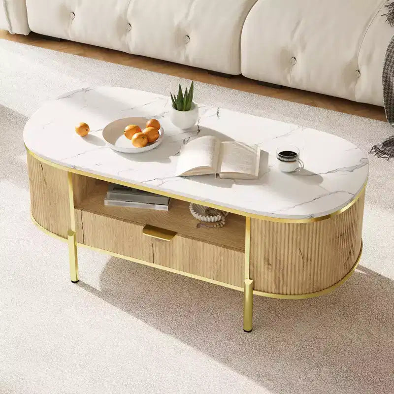 Tavolino da caffè moderno scanalato, tavolino ovale da 48 pollici con cassetti, piano in finto marmo, finiture in metallo, tavolino da centro in rovere naturale per soggiorno