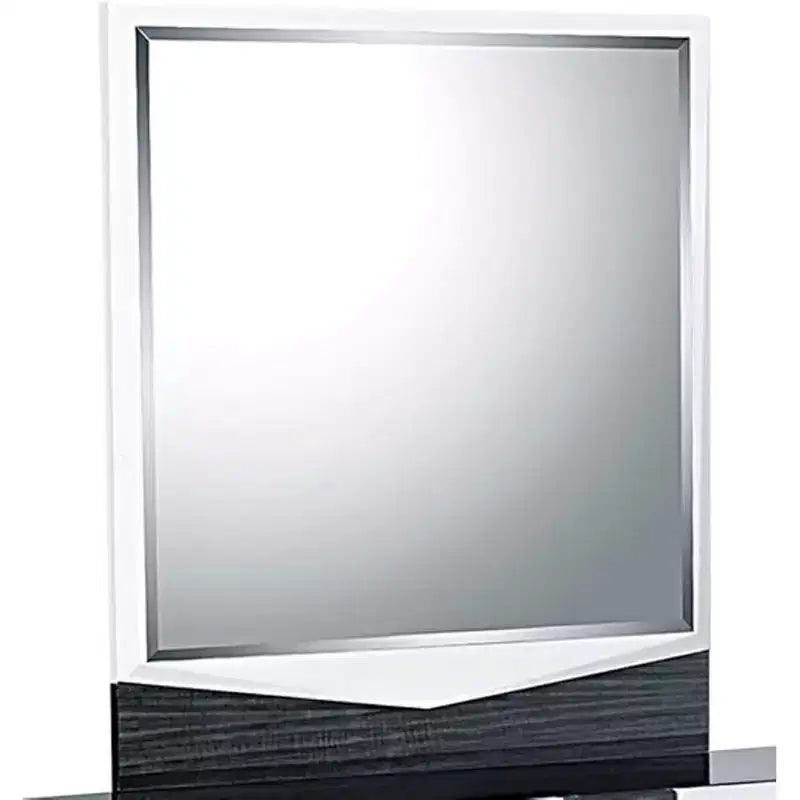 Specchio moderno Hudson HomeStock con finitura lucida e bordo in Zebrano grigio scuro, elegante accessorio per la camera da letto