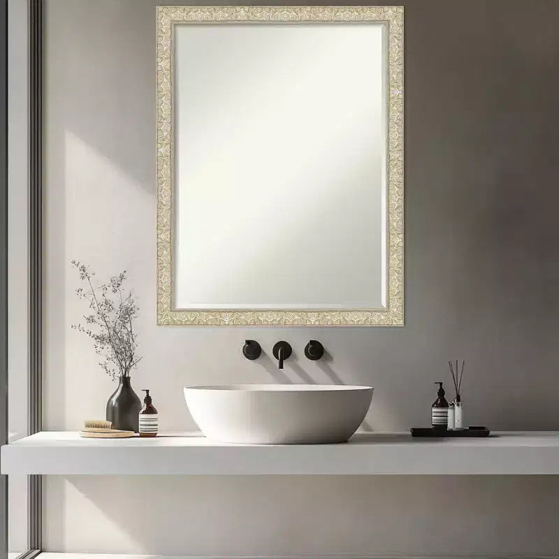 Specchio da parete per bagno Amanti Art Lila, con cornice in legno smussata da mezzo pollice