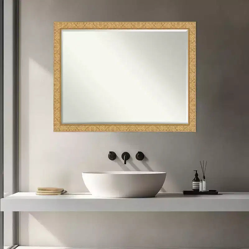 Specchio da parete per bagno Amanti Art Lila, con cornice in legno smussata da mezzo pollice