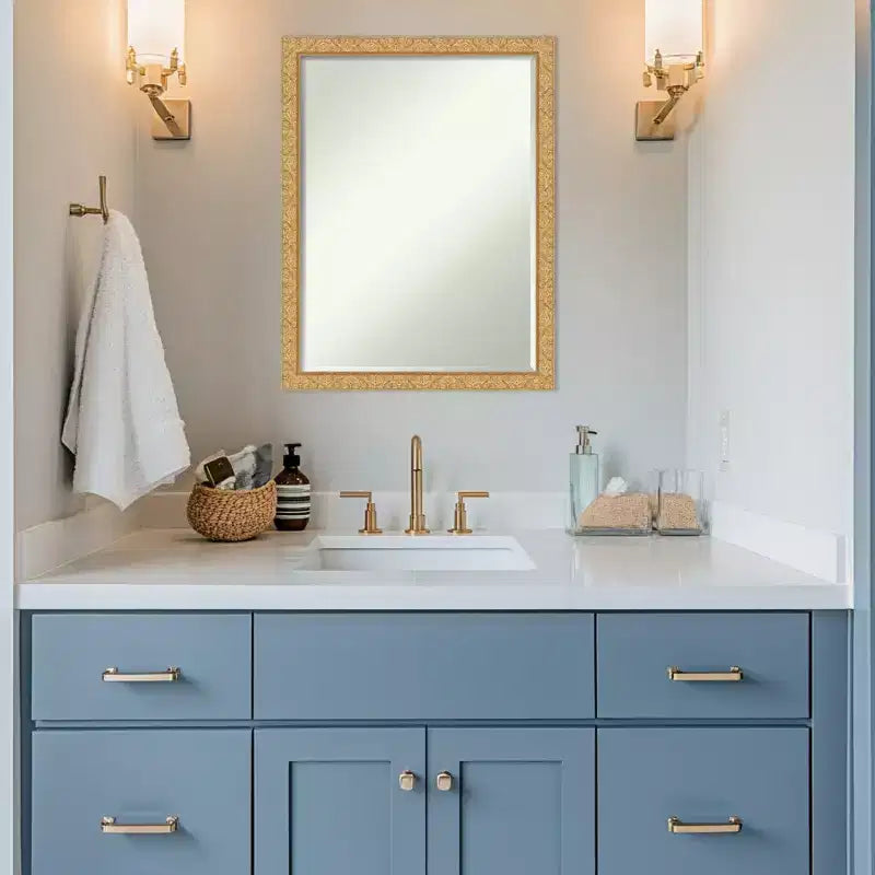 Specchio da parete per bagno Amanti Art Lila, con cornice in legno smussata da mezzo pollice