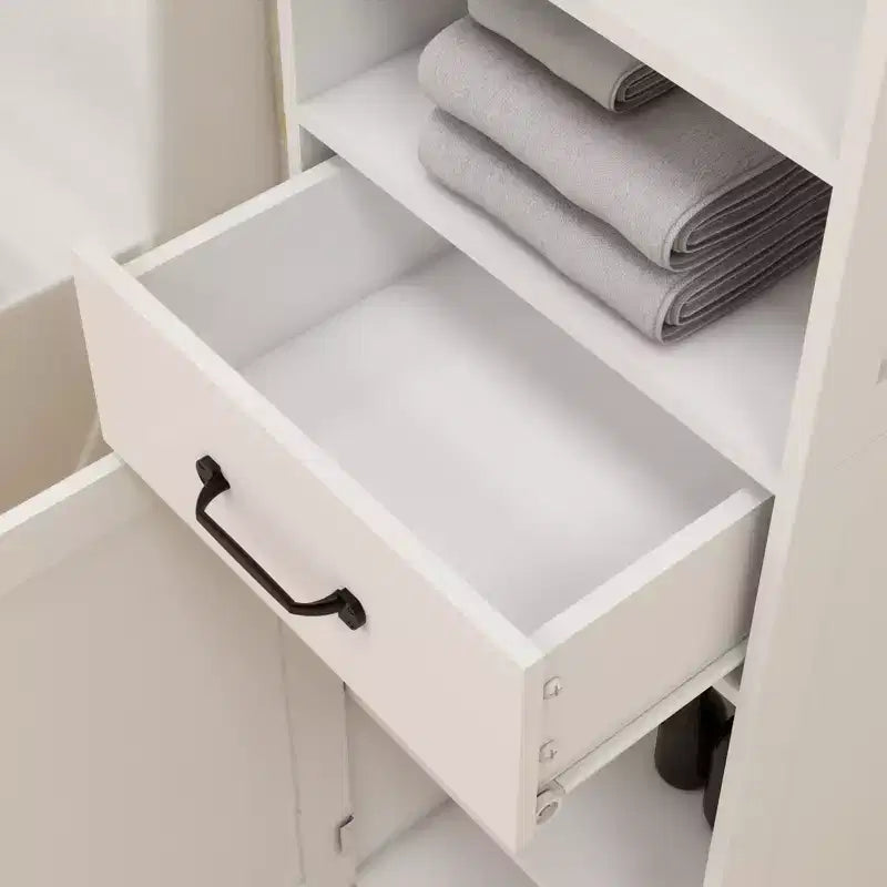 Mobiletto sottile da bagno GDFStudio Helmsley con ripiani regolabili e cassetto