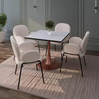 Tavolo da pranzo quadrato LeisureMod Bristol 27 con piano in MDF bianco marmorizzato e base a piedistallo in acciaio per cucine e sale da pranzo moderne