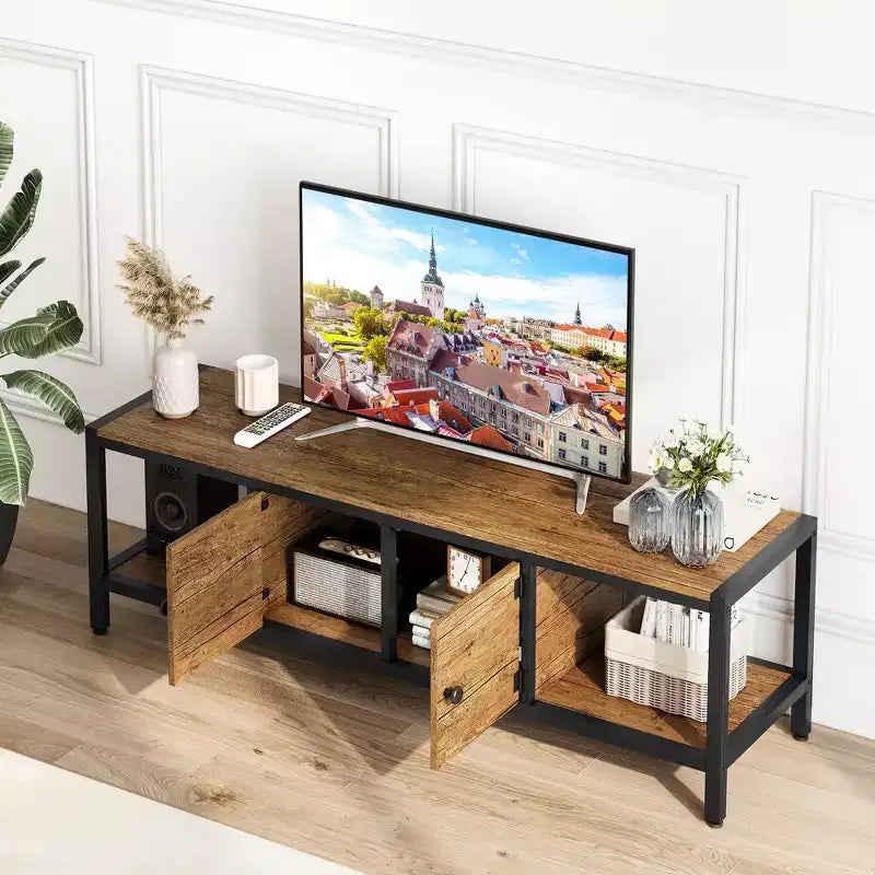 Mobile TV per TV fino a 65 pollici, Tavolino Porta TV Grande con 2 Vani Chiusi e Scomparti Aperti, Mobile Soggiorno in Legno con Piedini