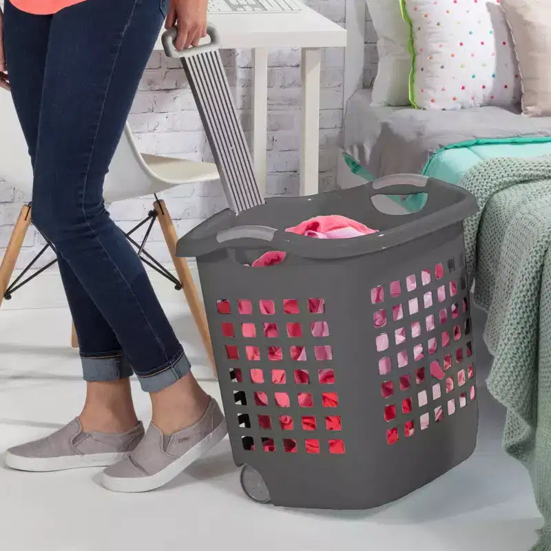 Sterilite Cesto per bucato Ultra con ruote, 60 litri con manici, grigio, confezione da 4