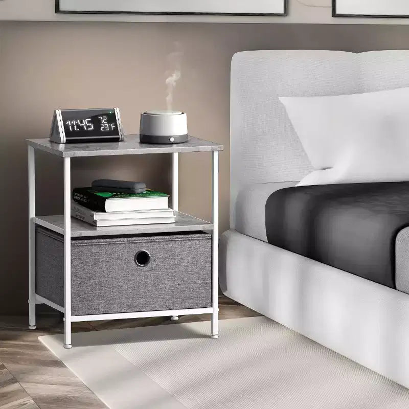 Sorbus Comodino a 1 cassetto con ripiano - Struttura in acciaio, piano in legno e contenitori in tessuto facili da estrarre - Perfetto per casa, camera da letto, ufficio e dormitorio universitario