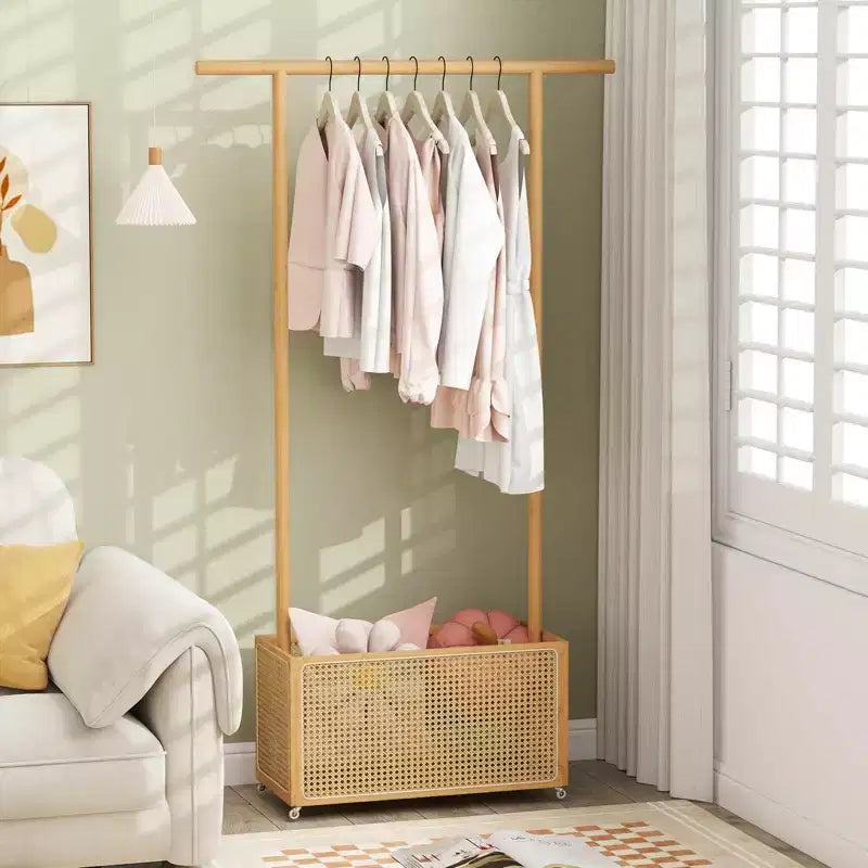 Costway Appendiabiti in Bambù con Cesto Portaoggetti in Rattan e Ruote, Appendiabiti Mobile Marrone/Beige