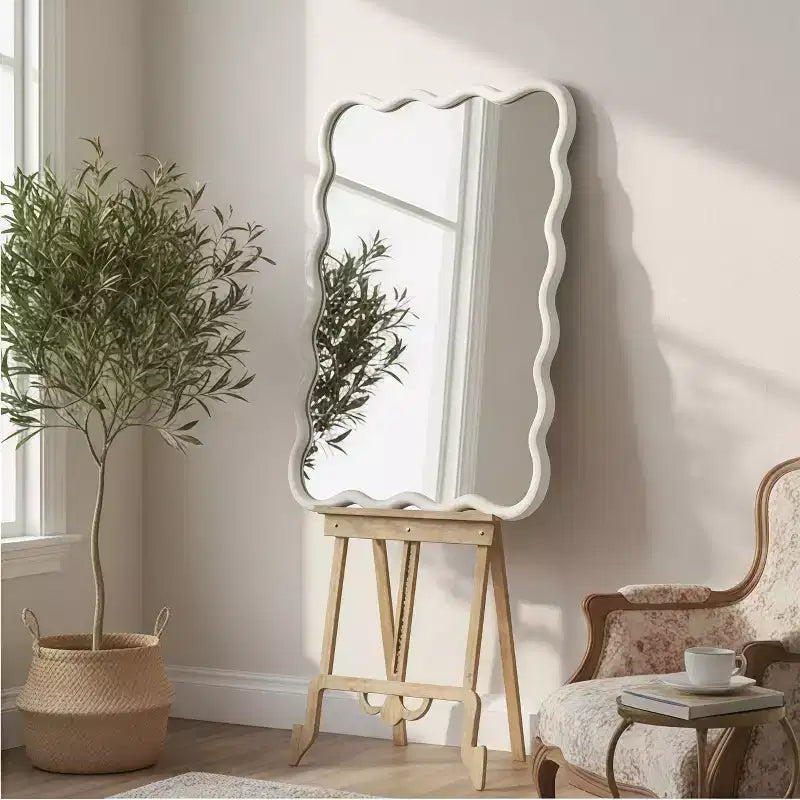 Specchio decorativo da parete con cornice in legno massello rettangolare ondulata color legno naturale da 24 x 36 pollici per la casa