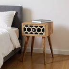 HomeRoots Comodino con Un Cassetto in Legno Massello Geometrico con Intarsi in Osso Nero, Bianco e Marrone 20