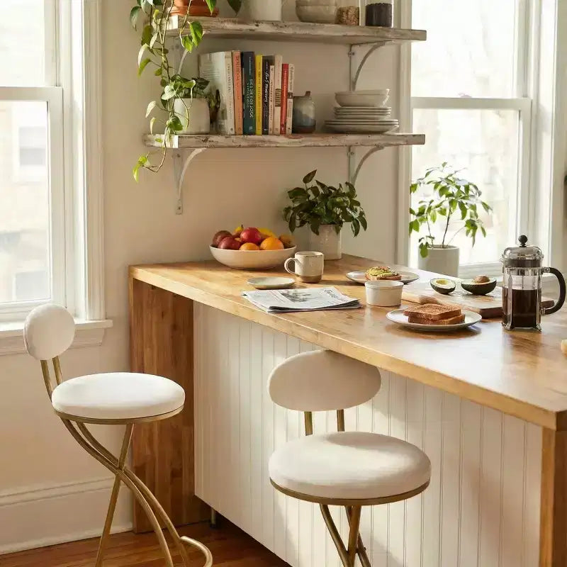 Sgabelli da bar Homy Casa, set da 2, in velluto, con struttura curva in metallo dorato e poggiapiedi, altezza seduta 71 cm, bianco crema