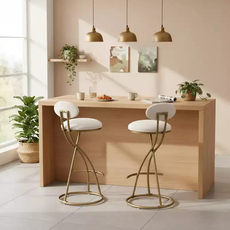 Sgabelli da bar Homy Casa, set da 2, in velluto, con struttura curva in metallo dorato e poggiapiedi, altezza seduta 71 cm, bianco crema