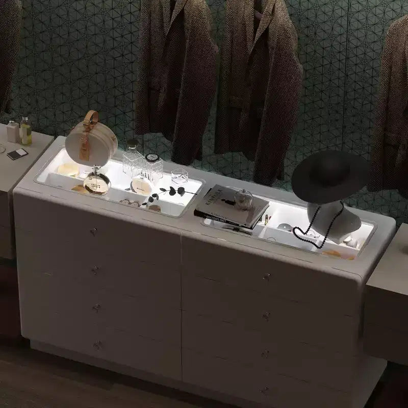 Cassettiera Famapy a 8 cassetti, piano in vetro temperato, 2 cassetti espositivi con 9 scomparti, Led a 3 colori, pomelli in cristallo, mobiletto portaoggetti per camera da letto/cabina armadio