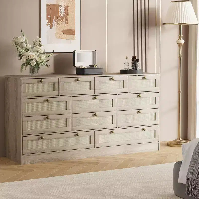 GustoWave Cassettiera in Legno Massello con 12 Cassetti in Rattan, Comò da Fattoria a 61 cassetti per Camera da Letto, Anti-ribaltamento Pesante