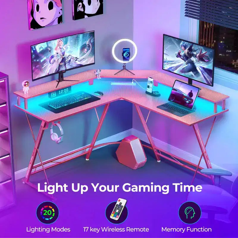 Scrivania a L Greenstell 128 cm – Superficie in fibra di carbonio con luce LED e prese di corrente, tavolo da gaming con supporto per monitor e gancio per cuffie