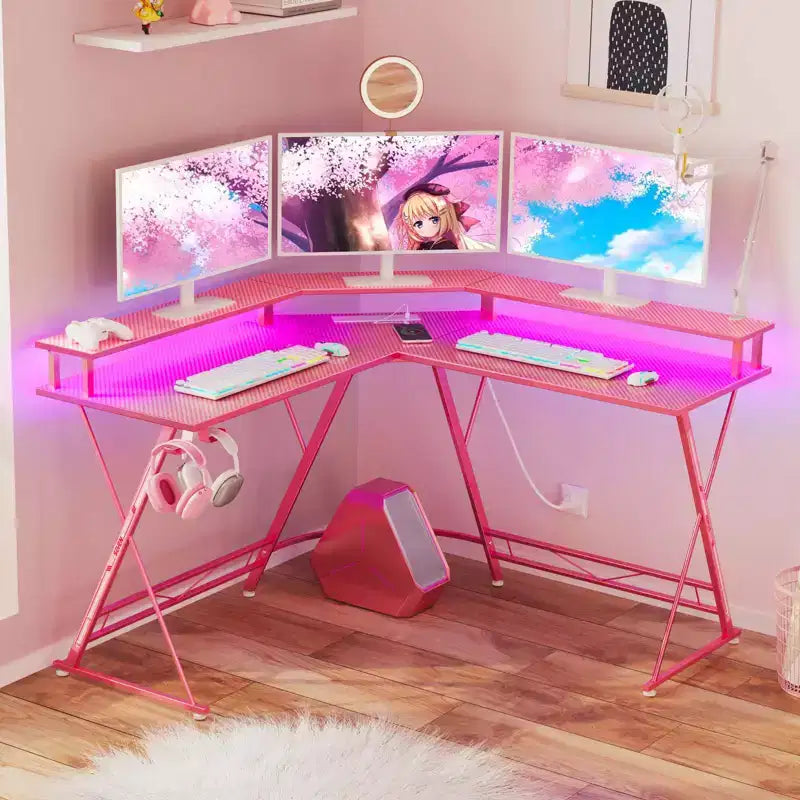 Scrivania a L Greenstell 128 cm – Superficie in fibra di carbonio con luce LED e prese di corrente, tavolo da gaming con supporto per monitor e gancio per cuffie