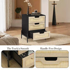 Comodino intrecciato GustoWave con gambe in ferro, comodino decorativo a tre cassetti per camera da letto/salotto