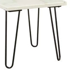 Tavolino Royal Hampton con piano in marmo e gambe angolari in legno intagliate con motivo floreale, colore argento