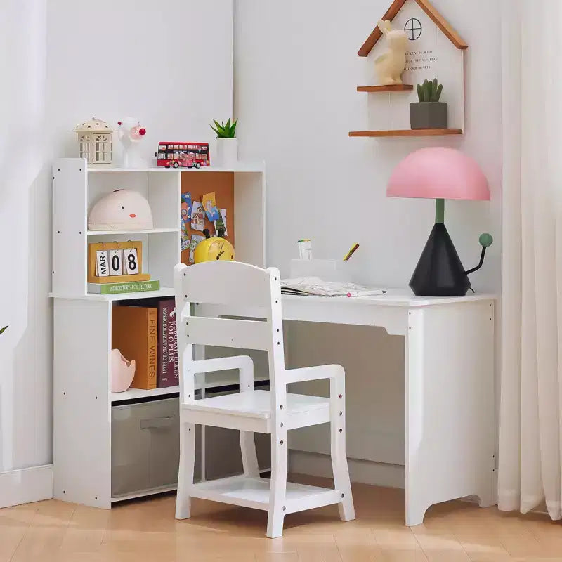 Scrivania ad Angolo per Bambini, Set Scrivania e Sedia per Bambini, Tavolo Studio a L per Bambini - Include Bacheca, Scaffali Aperti e Armadietti e Cassetti Contenitori