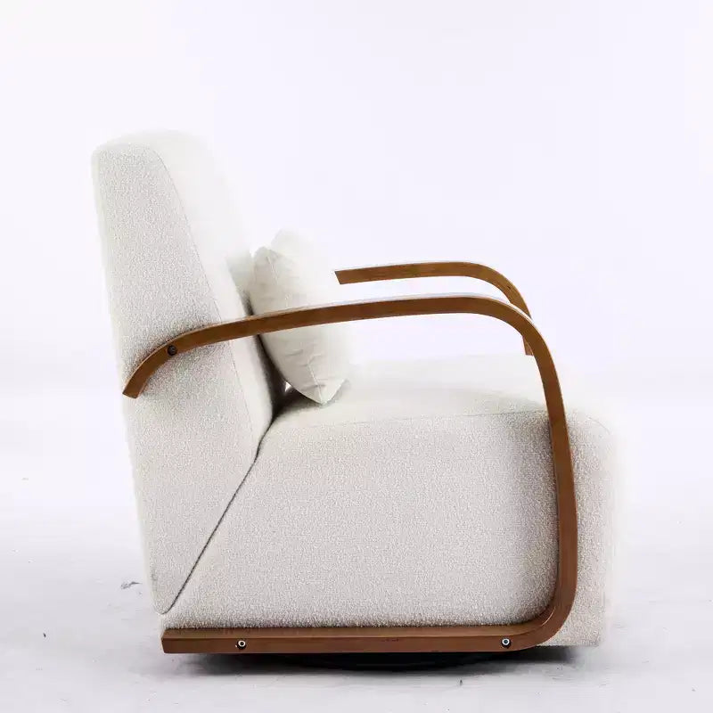 Poltrona girevole a 360° Zeus & Ruta in tessuto crema stile Mid-Century Modern con braccioli curvi in legno massello