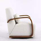 Poltrona girevole a 360° Zeus & Ruta in tessuto crema stile Mid-Century Modern con braccioli curvi in legno massello