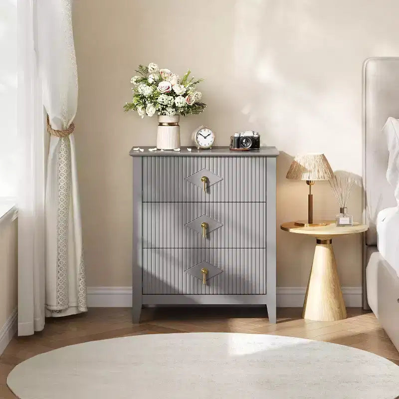 Comodino in Legno con Cassettiera Scanalata, Comodino a 3 Cassetti - Cassettiera Moderna per Camera da Letto, Soggiorno, Corridoio e Ingresso