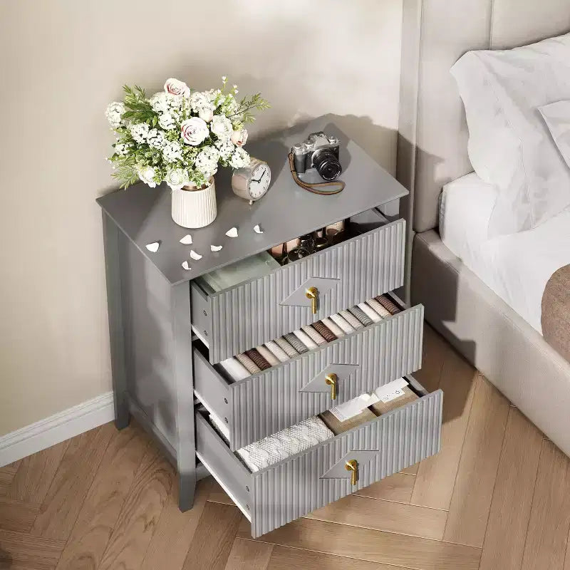 Comodino in Legno con Cassettiera Scanalata, Comodino a 3 Cassetti - Cassettiera Moderna per Camera da Letto, Soggiorno, Corridoio e Ingresso