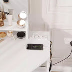 Specchiera Angolare da Comodino - Specchio a 3 Ante con 3 Modalità di Illuminazione, Stazione di Ricarica Integrata con Prese e Porte USB, per Camera da Letto, Studio di Trucco
