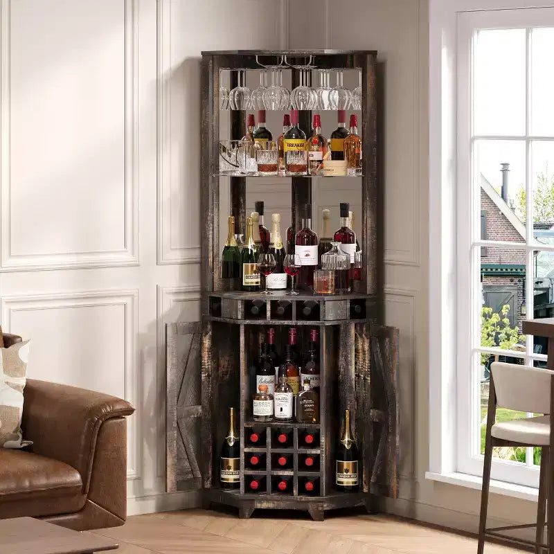 Mobile angolare da 72 pollici per bar in stile rustico con porta scorrevole a granaio, specchio acrilico, portabicchieri e portavini, noce - ModernLuxe