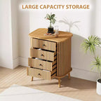 Comodino Boho con 4 Cassetti, Tavolino da Notte in Rattan con Maniglie Nere Opache e Gambe in Legno, Finitura Naturale