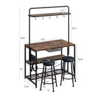 Isola da Cucina Industriale da 42 pollici con Presa Elettrica e 2 Sgabelli da Bar, Set da Pranzo da 3 Pezzi con Ripiani, Porta Microonde e 5 Ganci per Coffee Bar