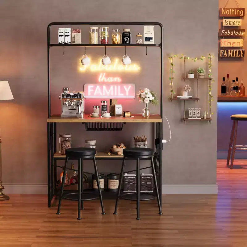 Isola da Cucina Industriale da 42 pollici con Presa Elettrica e 2 Sgabelli da Bar, Set da Pranzo da 3 Pezzi con Ripiani, Porta Microonde e 5 Ganci per Coffee Bar