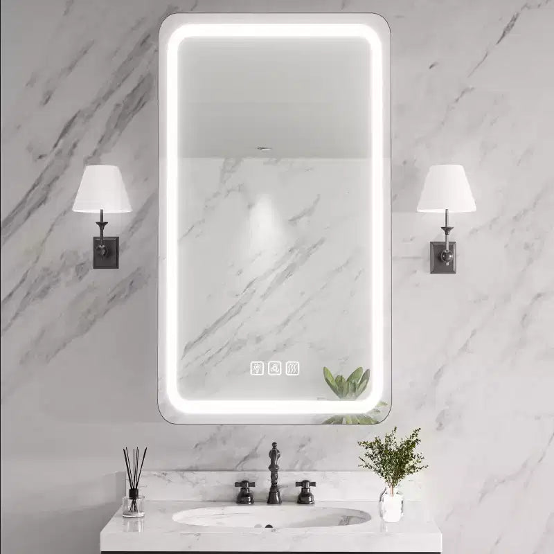 Mobiletto portamedicine rettangolare FAMYYT 40 x 70 cm in ferro con specchio, luce LED dimmerabile, antiappannamento e prese di corrente - Completamente assemblato