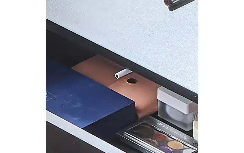 Moderna toeletta angolare con specchio illuminato, 4 cassetti, mobile laterale, sgabello abbinato e ripiani aperti per la camera da letto
