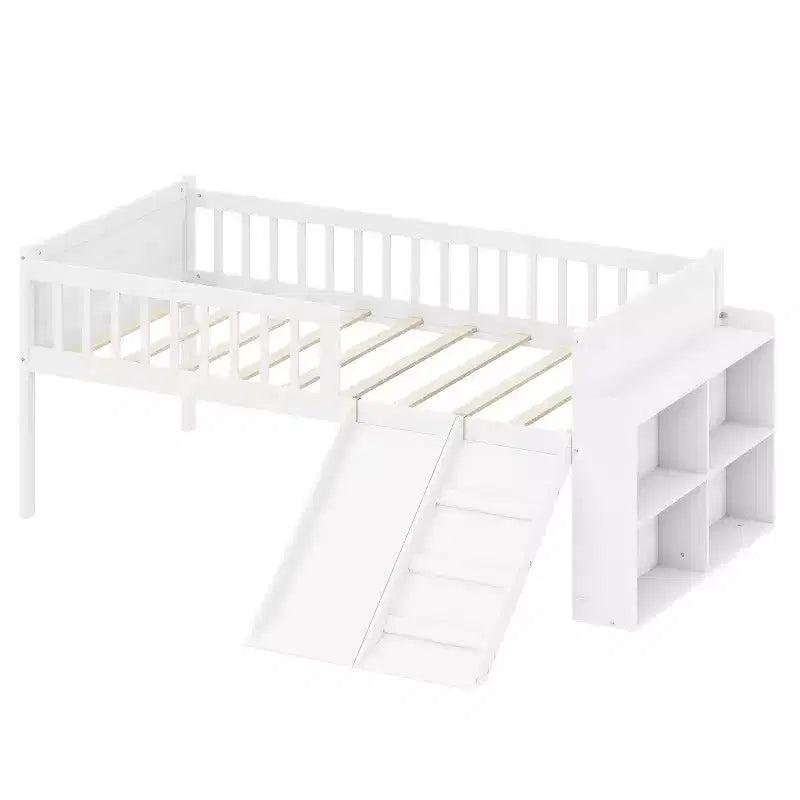 Struttura letto singolo con ripiano portaoggetti, scivolo e scaletta, piattaforma letto in legno con sponde, bianco