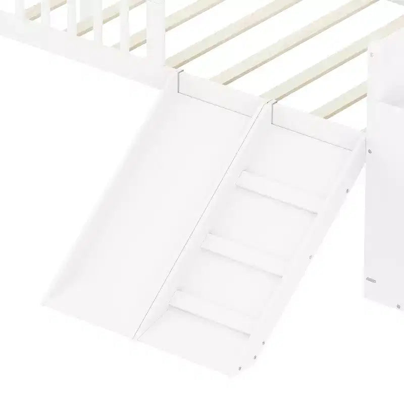 Struttura letto singolo con ripiano portaoggetti, scivolo e scaletta, piattaforma letto in legno con sponde, bianco