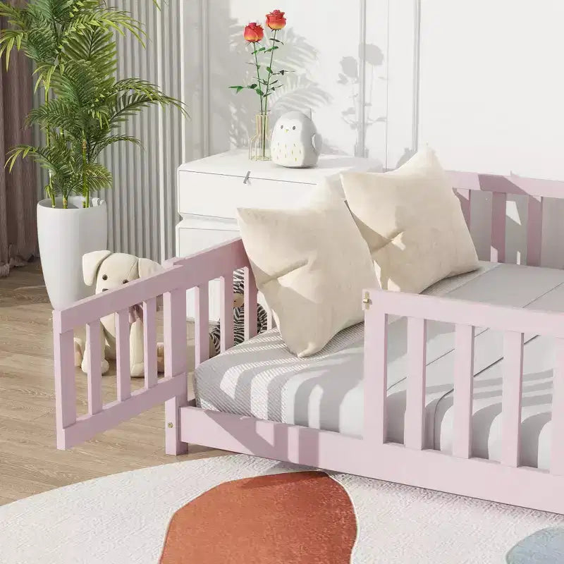 Sailvan Letto Completo a Pavimento con Recinzione e Porta, Struttura Letto a Piattaforma per Bambini in Legno Massello
