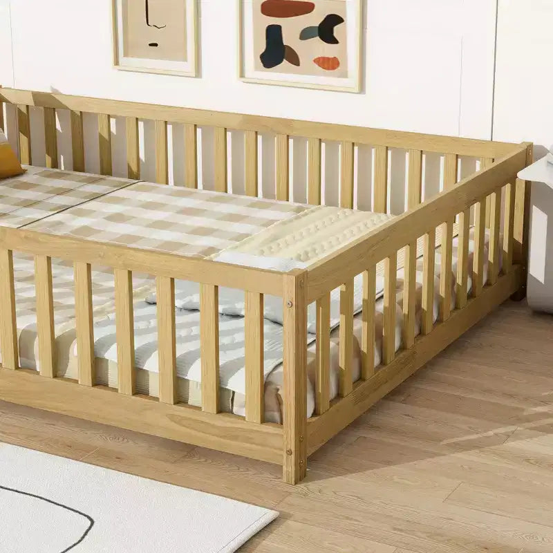 Sailvan Letto Completo a Pavimento con Recinzione e Porta, Struttura Letto a Piattaforma per Bambini in Legno Massello