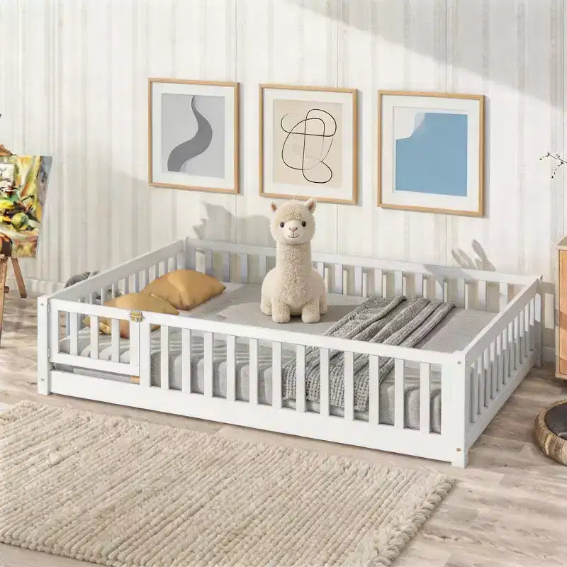 Sailvan Letto Completo a Pavimento con Recinzione e Porta, Struttura Letto a Piattaforma per Bambini in Legno Massello