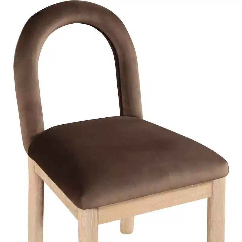 Sedia da pranzo Meridian Furniture Conrad in velluto marrone