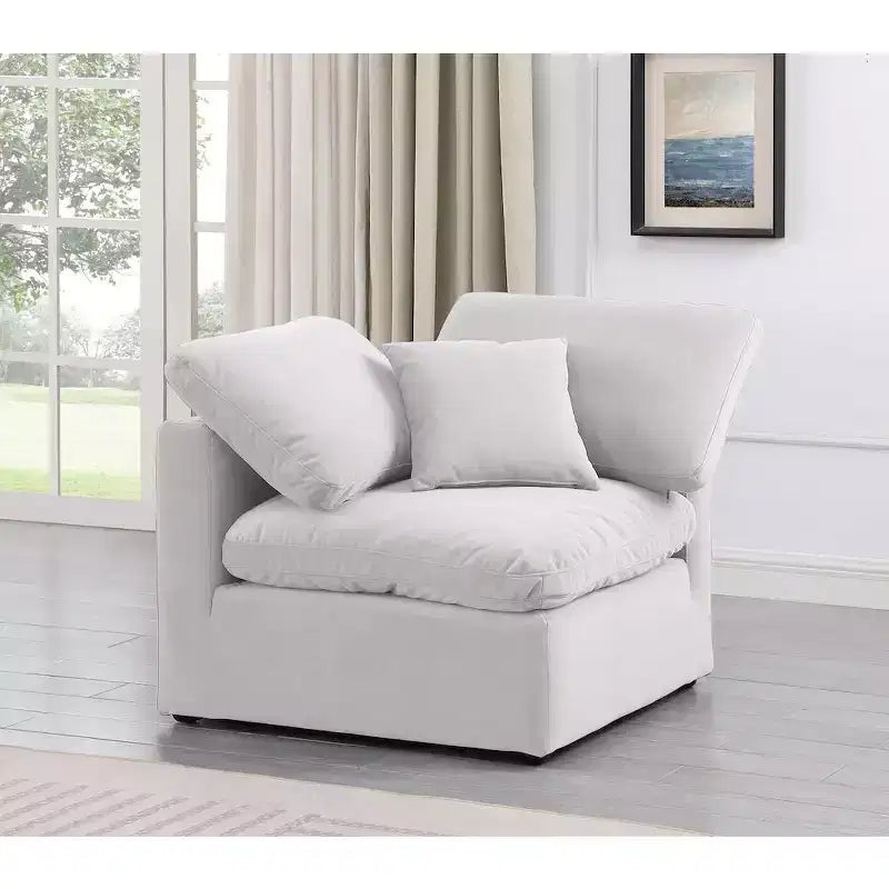 Meridian Furniture Poltrona angolare in velluto Indulge