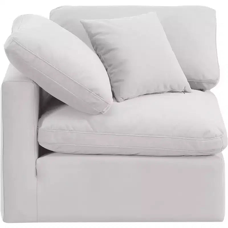 Meridian Furniture Poltrona angolare in velluto Indulge