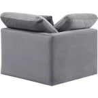 Meridian Furniture Poltrona angolare in velluto Indulge